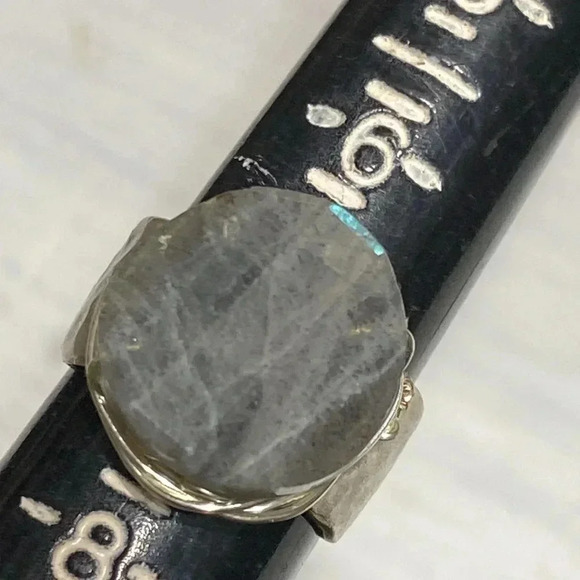 Handcrafted wire wrapped silver tone hammered adjustable Labradorite ring. - Picture 9 of 10